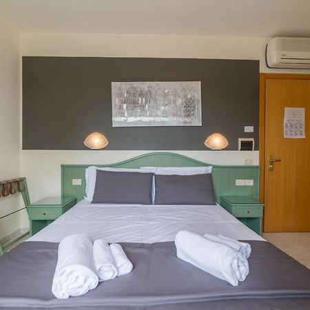 Hotel Airone (Adults Only) บิบิโอเน ภายนอก รูปภาพ