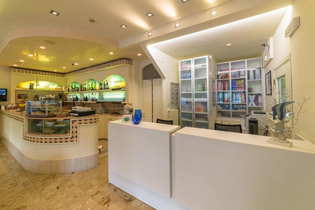 Hotel Airone (Adults Only) บิบิโอเน ภายนอก รูปภาพ