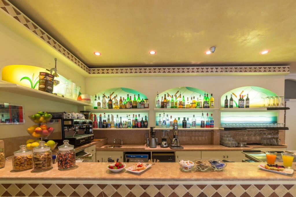 Hotel Airone (Adults Only) บิบิโอเน ภายนอก รูปภาพ