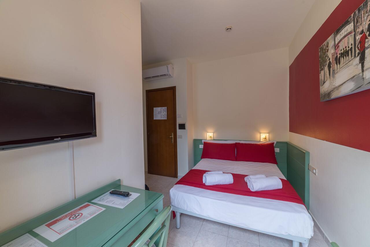 Hotel Airone (Adults Only) บิบิโอเน ภายนอก รูปภาพ