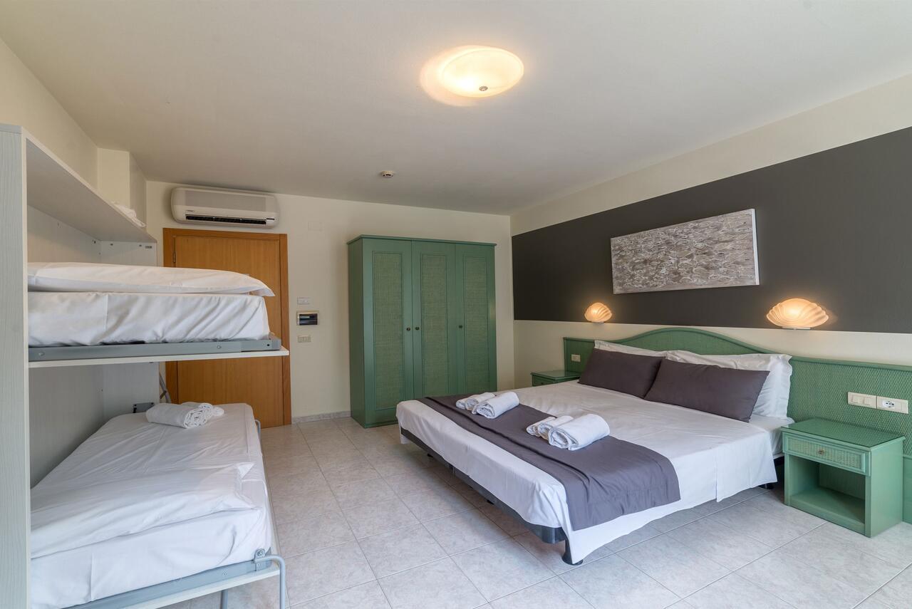 Hotel Airone (Adults Only) บิบิโอเน ภายนอก รูปภาพ