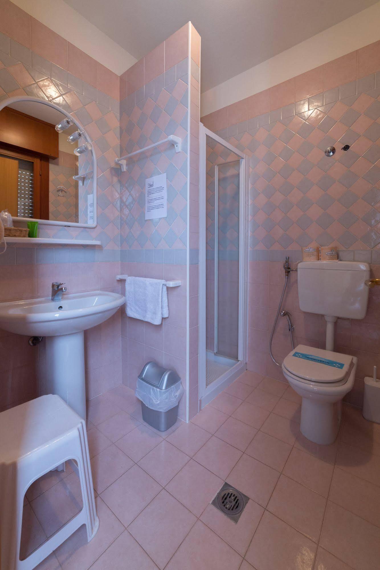 Hotel Airone (Adults Only) บิบิโอเน ภายนอก รูปภาพ