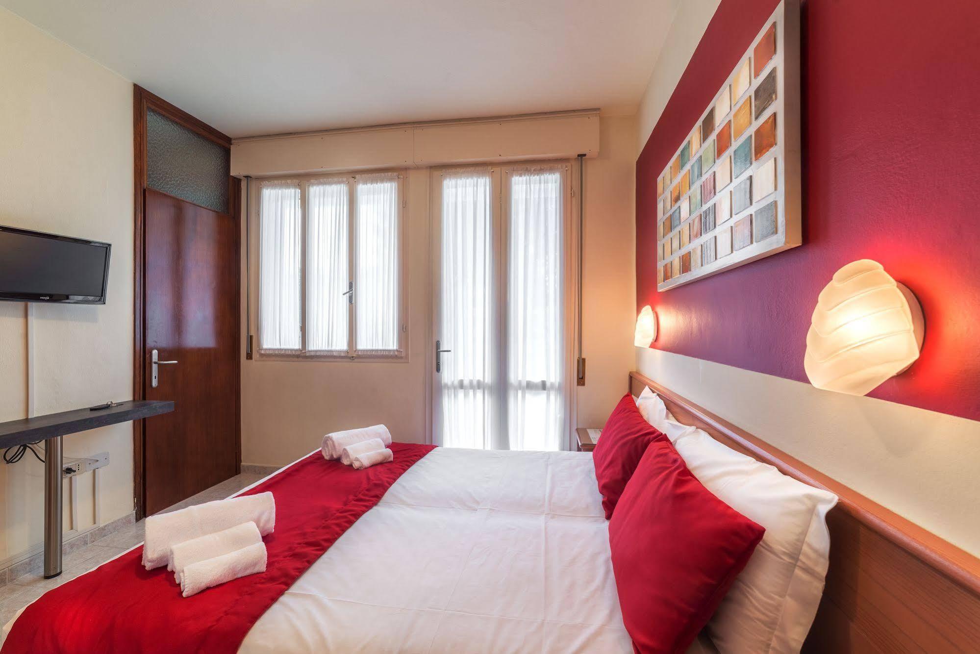 Hotel Airone (Adults Only) บิบิโอเน ภายนอก รูปภาพ