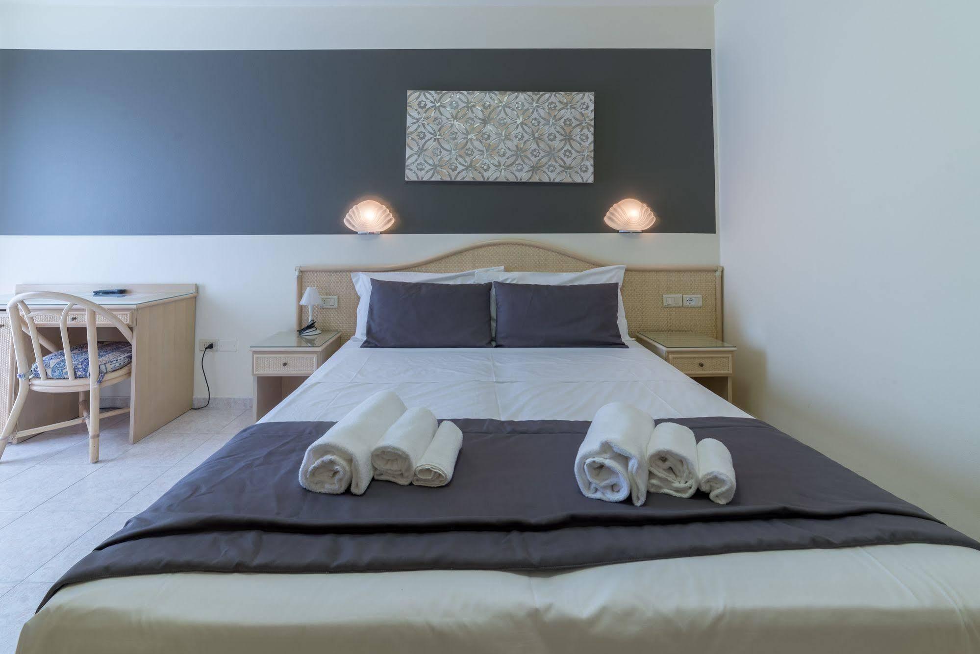 Hotel Airone (Adults Only) บิบิโอเน ภายนอก รูปภาพ