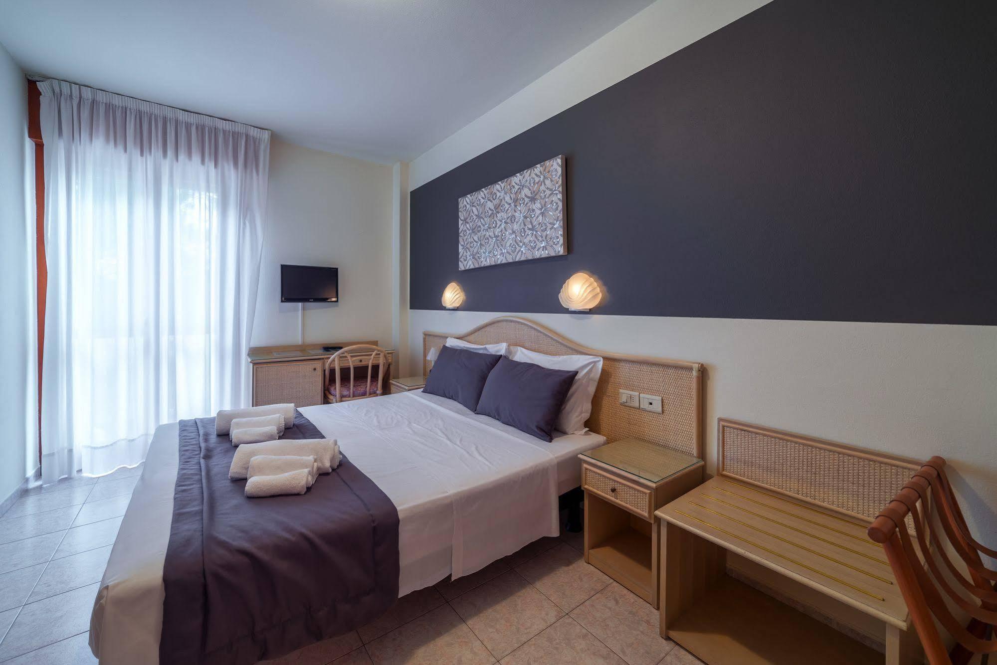 Hotel Airone (Adults Only) บิบิโอเน ภายนอก รูปภาพ