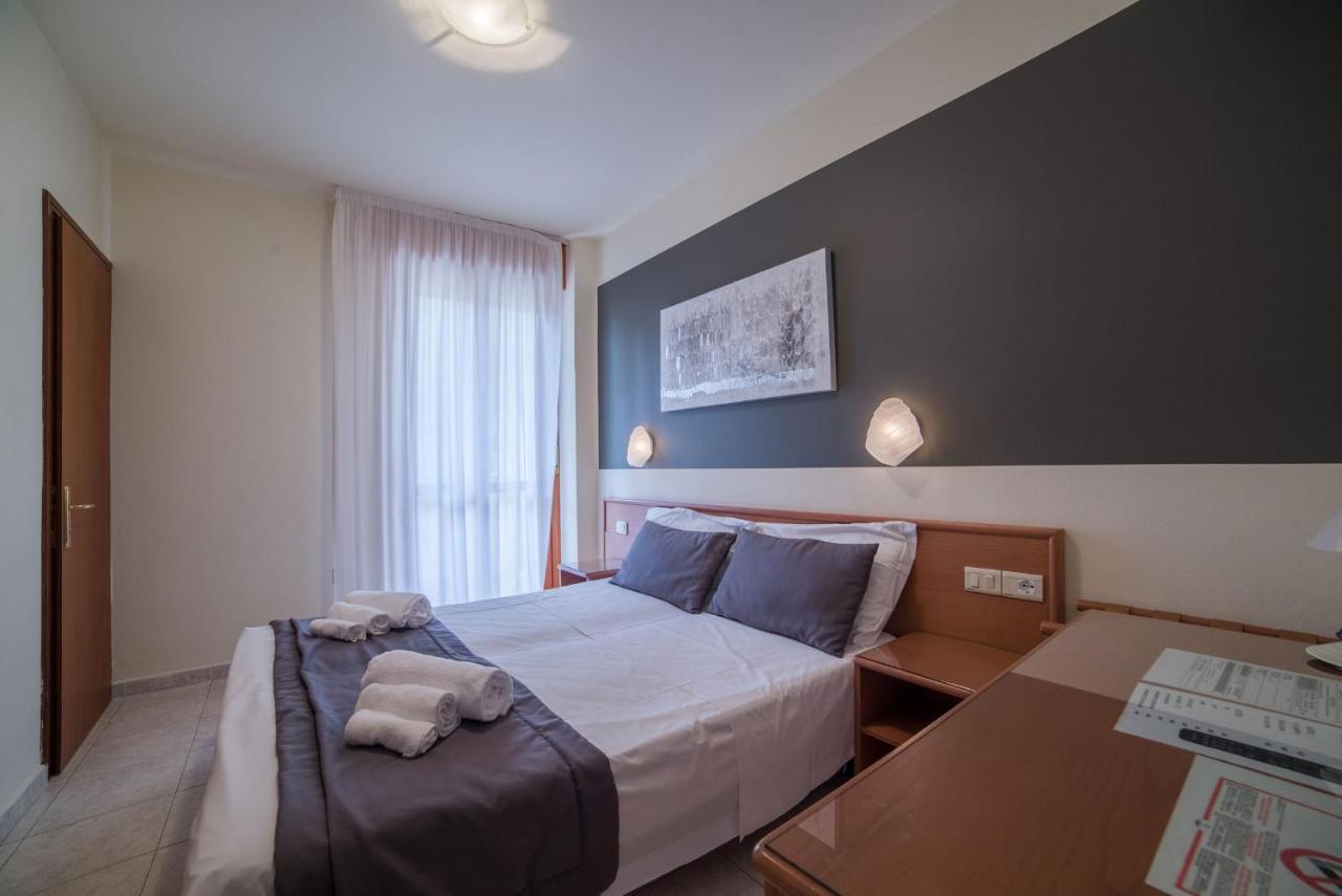 Hotel Airone (Adults Only) บิบิโอเน ภายนอก รูปภาพ
