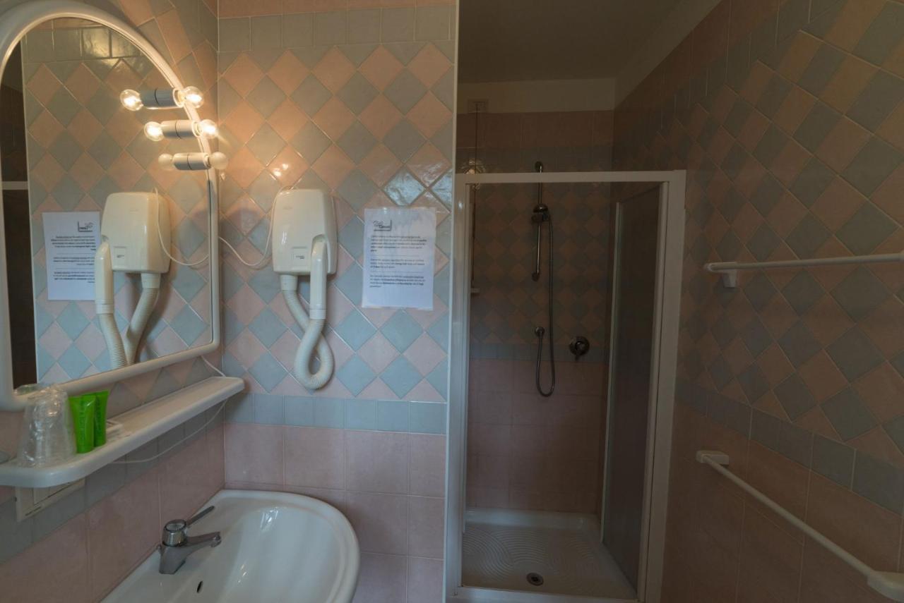 Hotel Airone (Adults Only) บิบิโอเน ภายนอก รูปภาพ