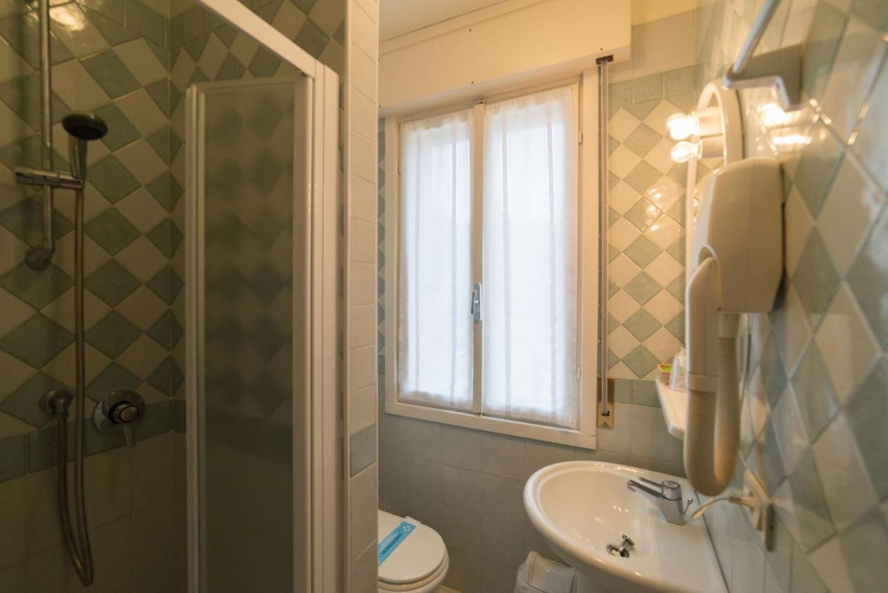 Hotel Airone (Adults Only) บิบิโอเน ภายนอก รูปภาพ