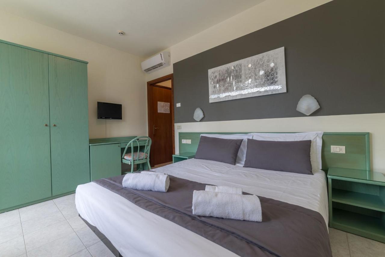 Hotel Airone (Adults Only) บิบิโอเน ภายนอก รูปภาพ