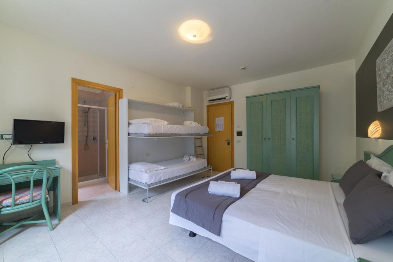 Hotel Airone (Adults Only) บิบิโอเน ภายนอก รูปภาพ