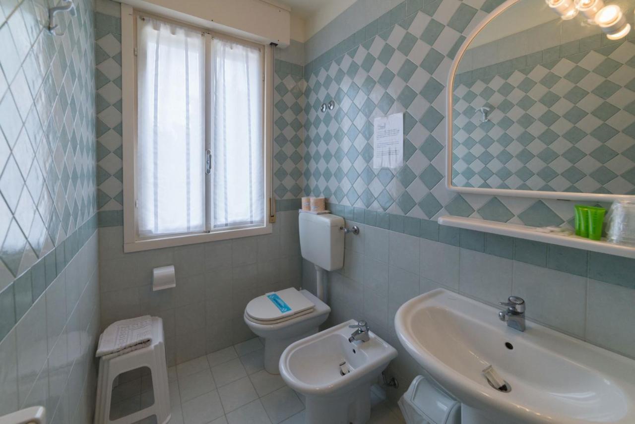 Hotel Airone (Adults Only) บิบิโอเน ภายนอก รูปภาพ